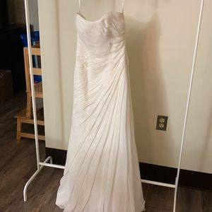 DAVID'S BRIDAL COLLECTION V3540 Crinkle Chiffon Wedding Dress with Draping SZ 4